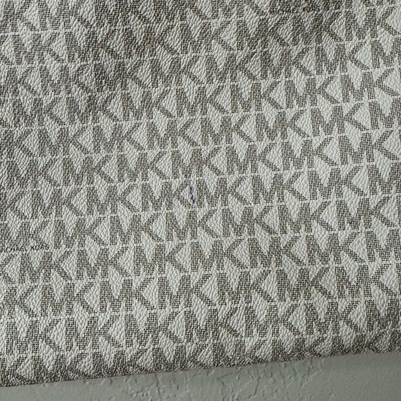 MICHAEL MICHAEL KORS
Signature Aria Large Shoulder Bag - Picture 6 of 14